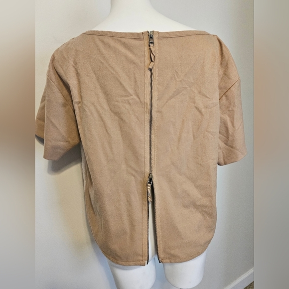 Banana Republic | Boxy Short Sleeve Back Zip Front Fur Oversized Top Blouse - Picture 4 of 8